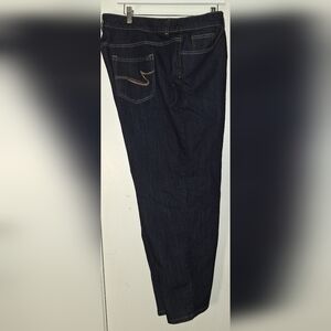 Stylish Dark Wash Jeans with Embroidered Pocket